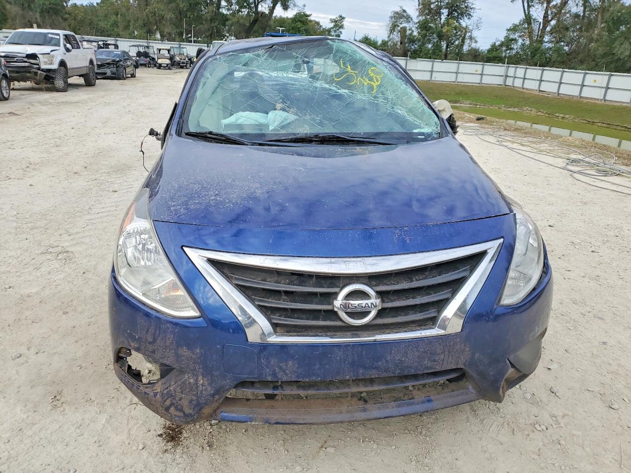 2019 NISSAN VERSA SV photo 5