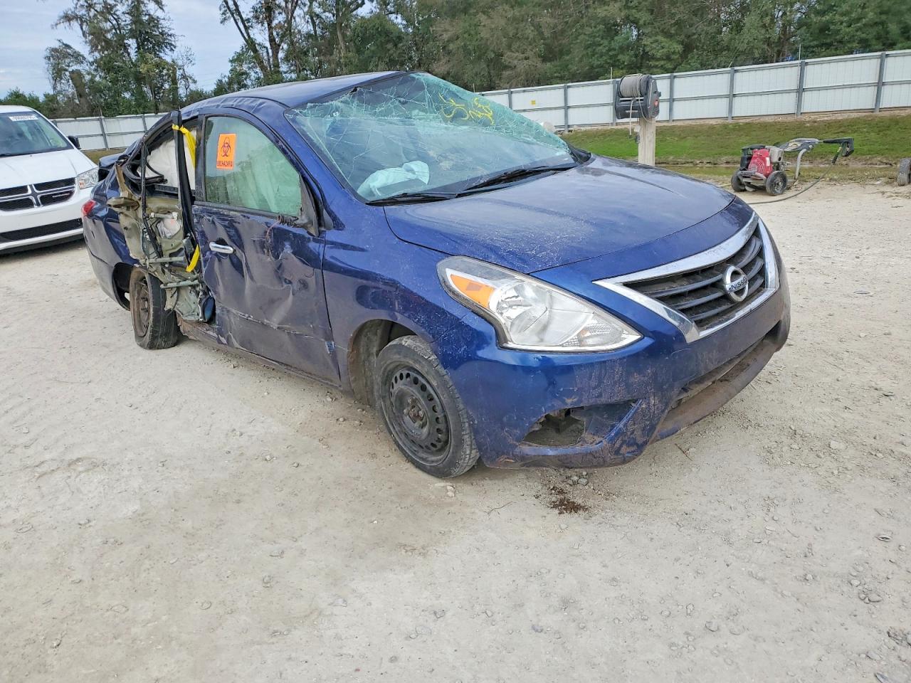 2019 NISSAN VERSA SV photo 4