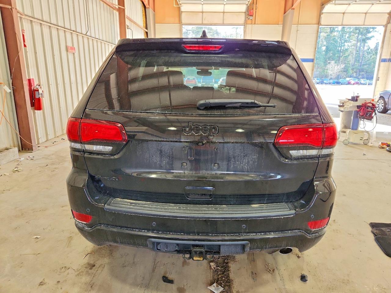 2020 JEEP GRAND CHEROKEE LAREDO photo 6