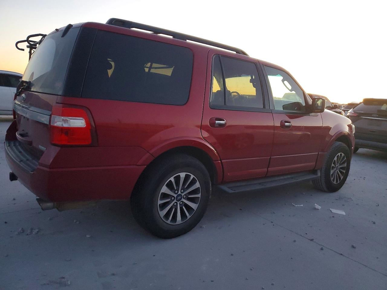 2016 FORD EXPEDITION XLT photo 5