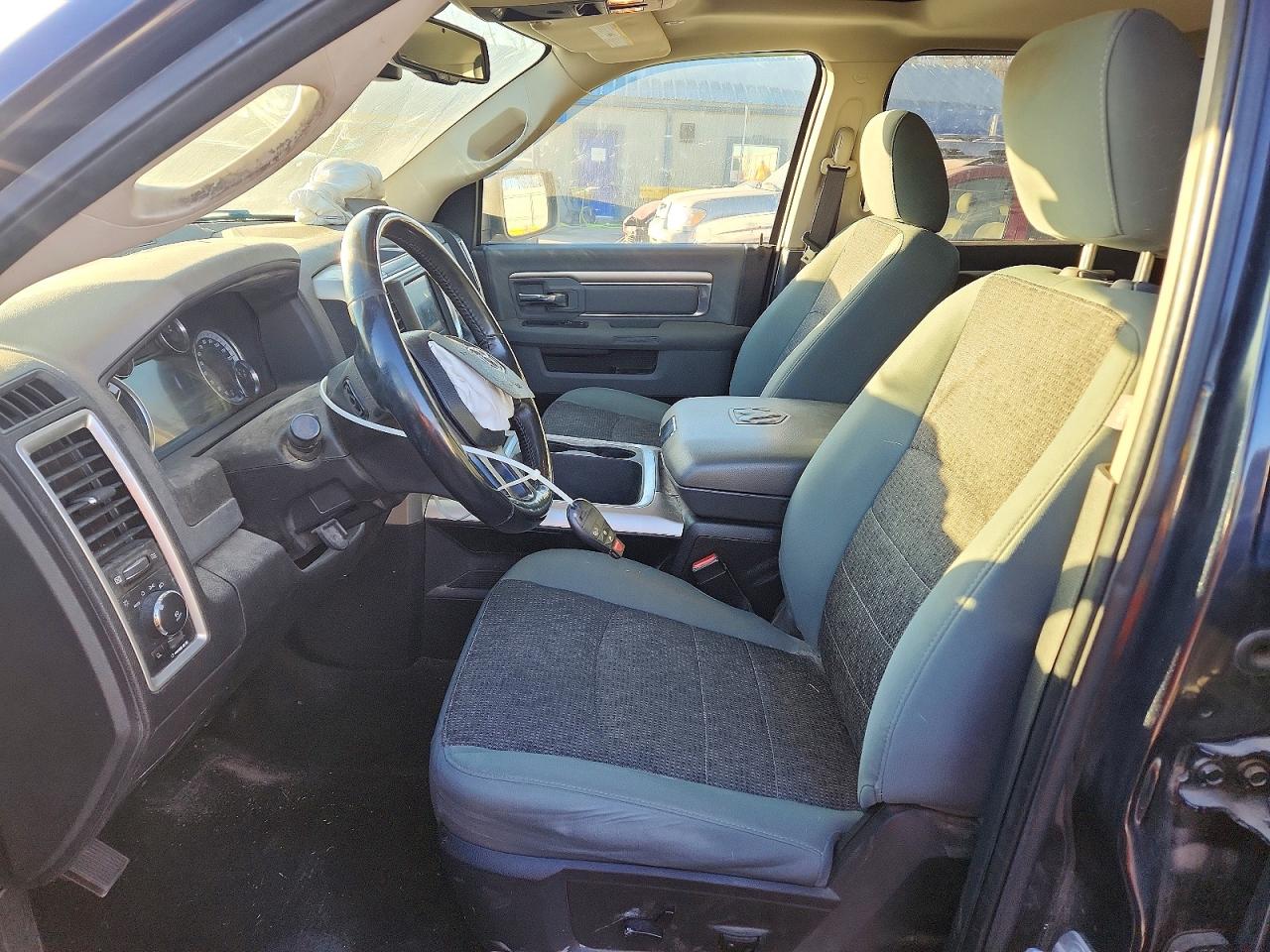 2017 RAM 1500 SLT photo 7