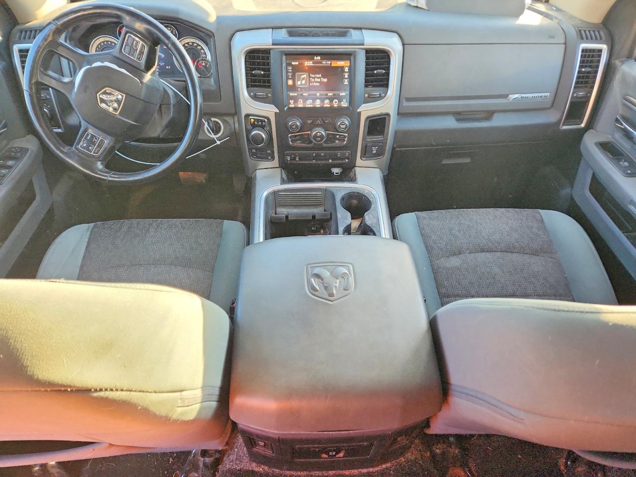 2017 RAM 1500 SLT photo 8
