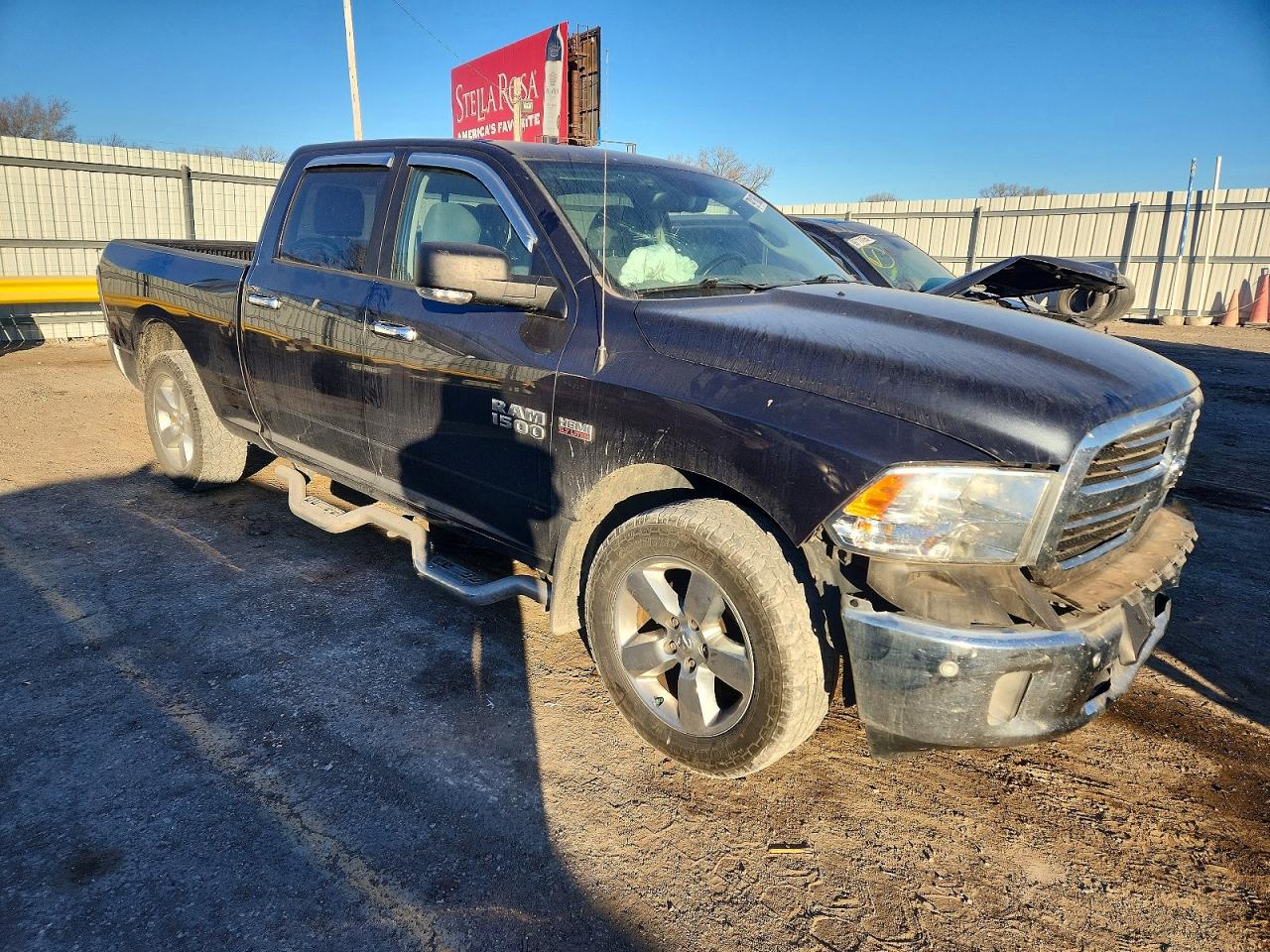 2017 RAM 1500 SLT photo 4