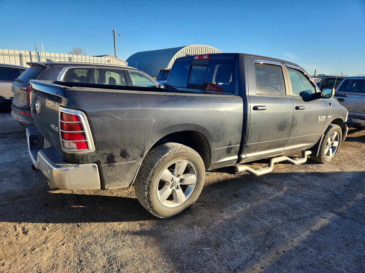 2017 RAM 1500 SLT photo 3