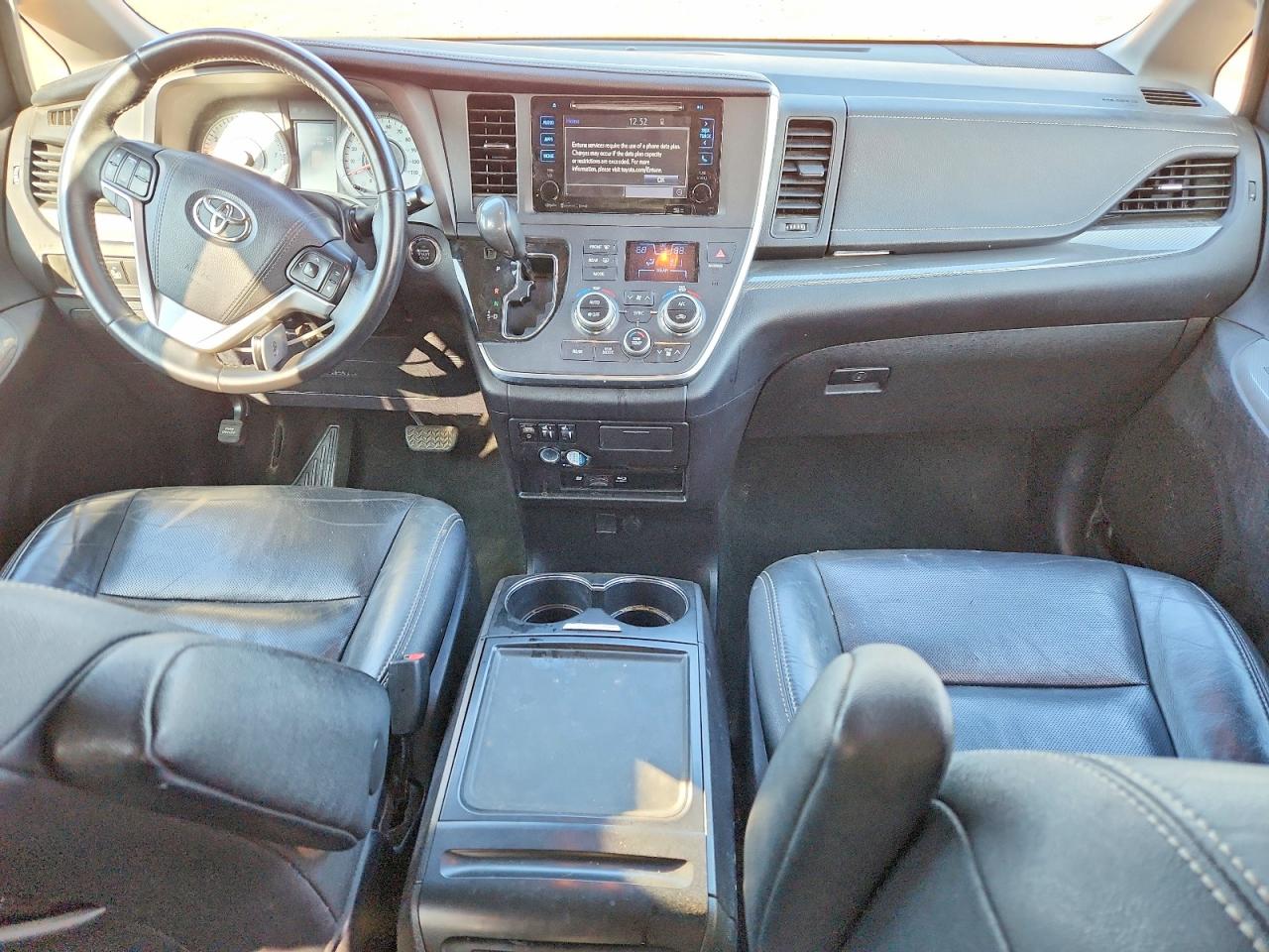 2017 TOYOTA SIENNA SE PREMIUM 8-PASSENGER photo 8