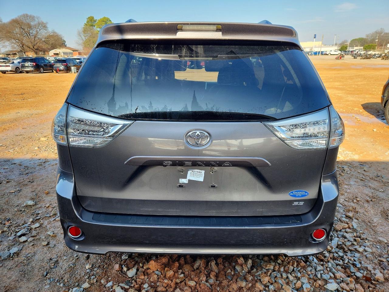 2017 TOYOTA SIENNA SE PREMIUM 8-PASSENGER photo 6