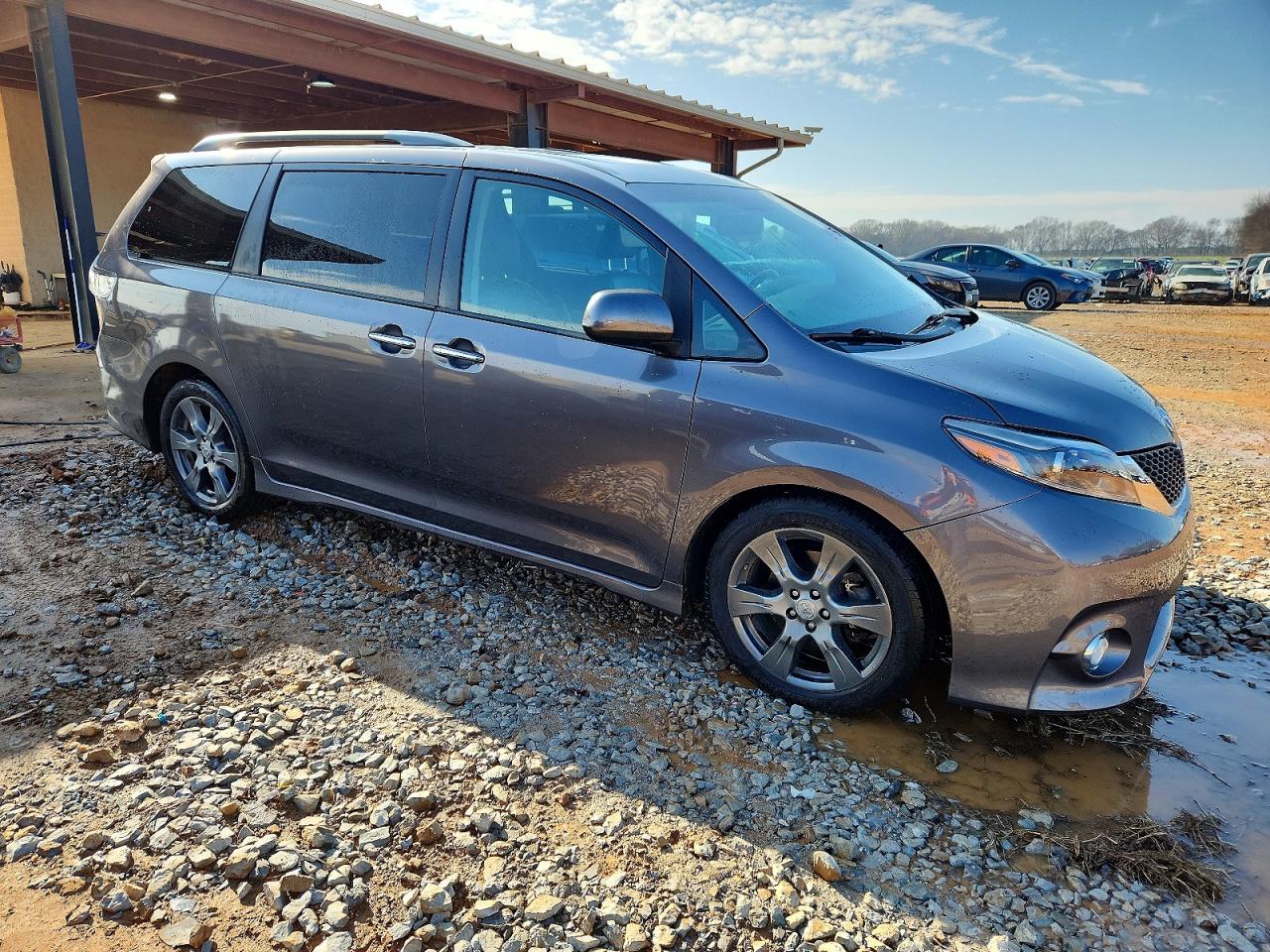 2017 TOYOTA SIENNA SE PREMIUM 8-PASSENGER photo 4