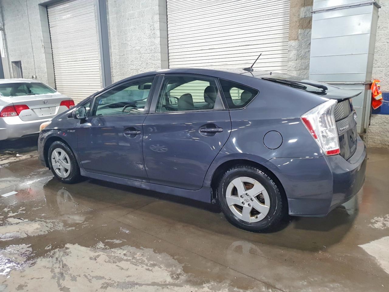 2011 TOYOTA PRIUS photo 2