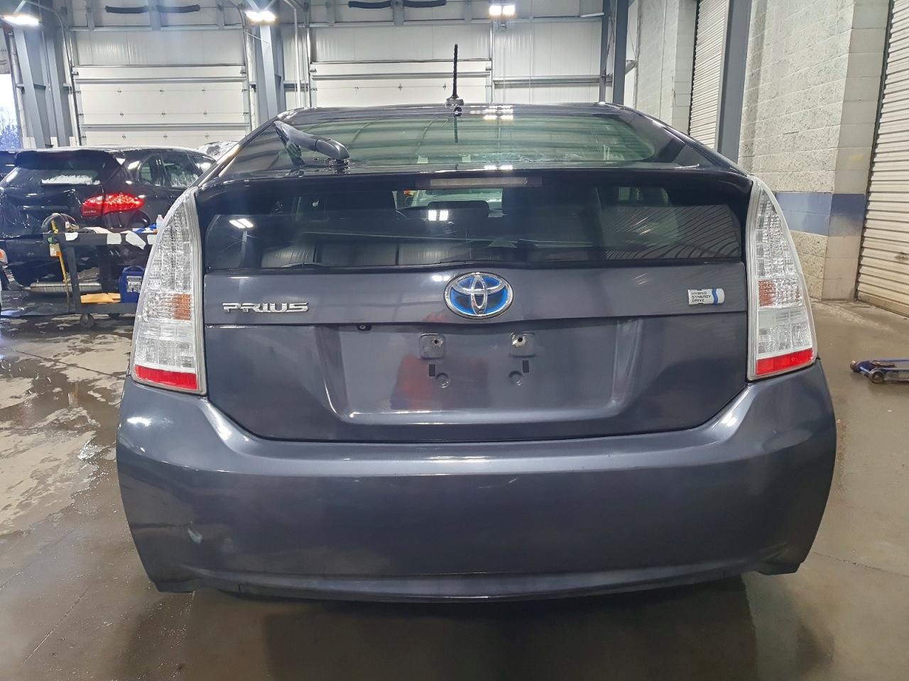 2011 TOYOTA PRIUS photo 6