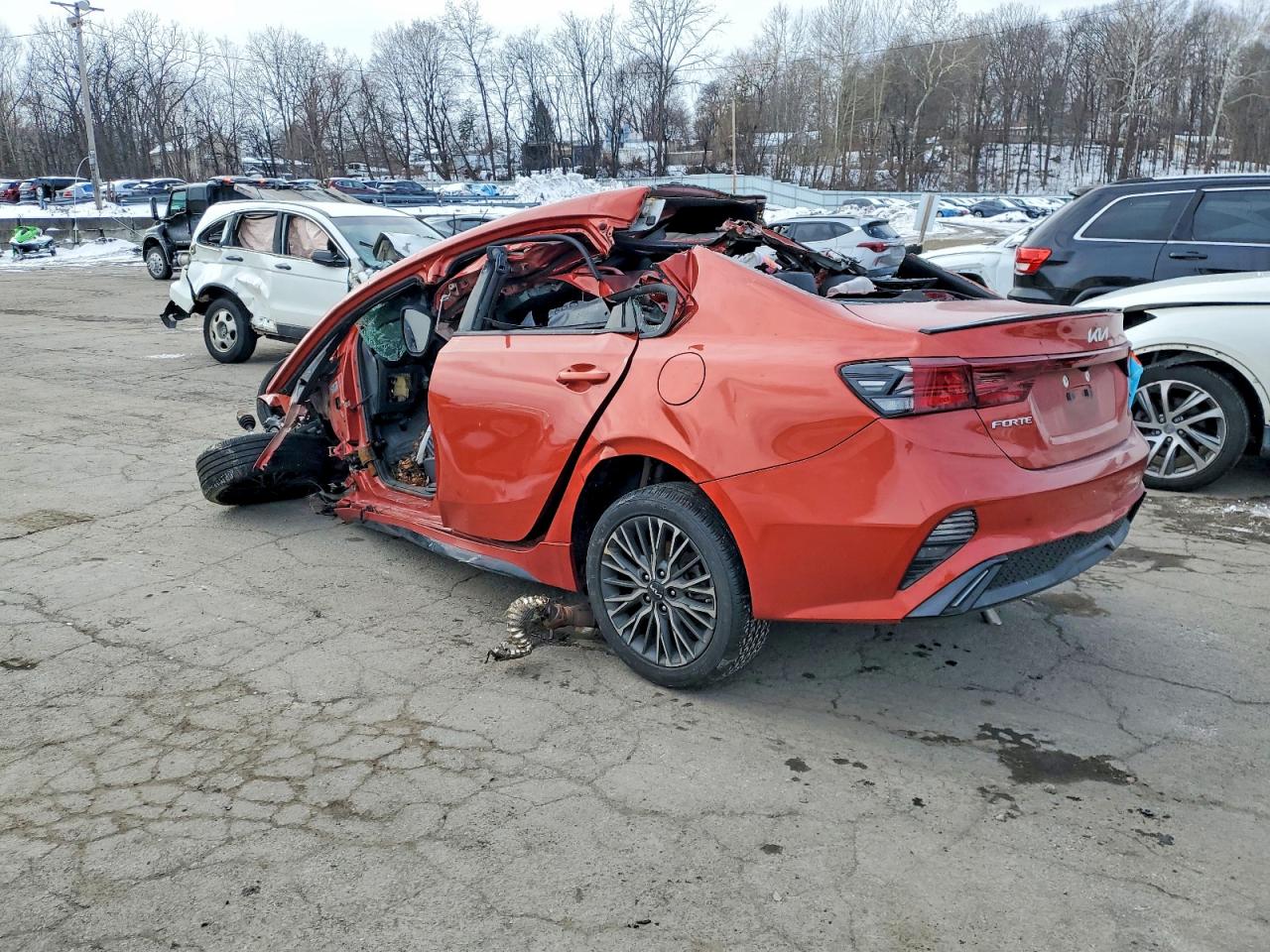 2024 KIA FORTE GT LINE photo 2