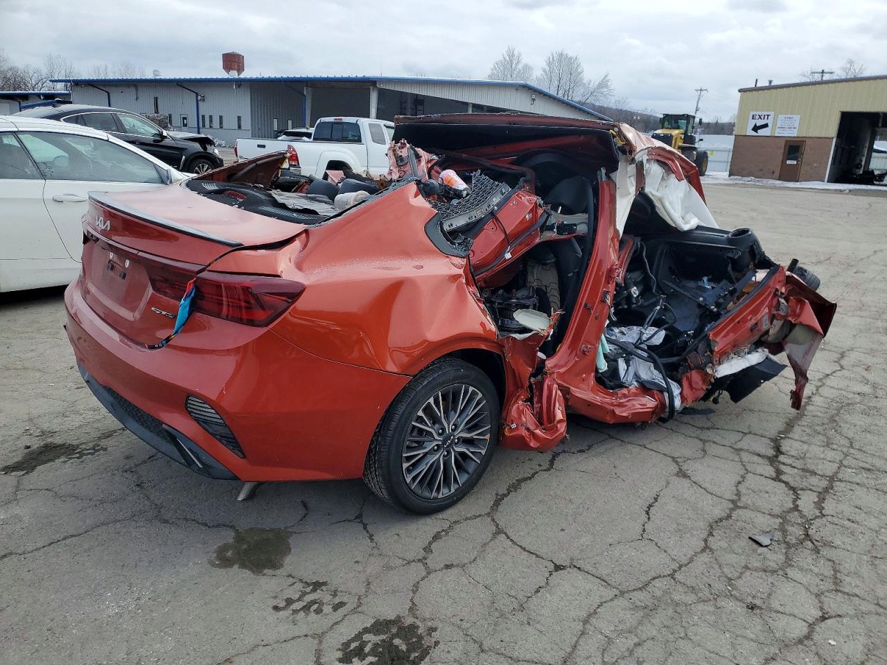 2024 KIA FORTE GT LINE photo 3