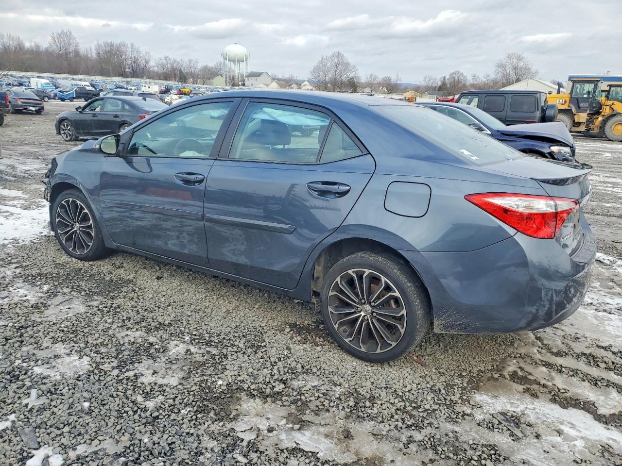 2016 TOYOTA COROLLA photo 2