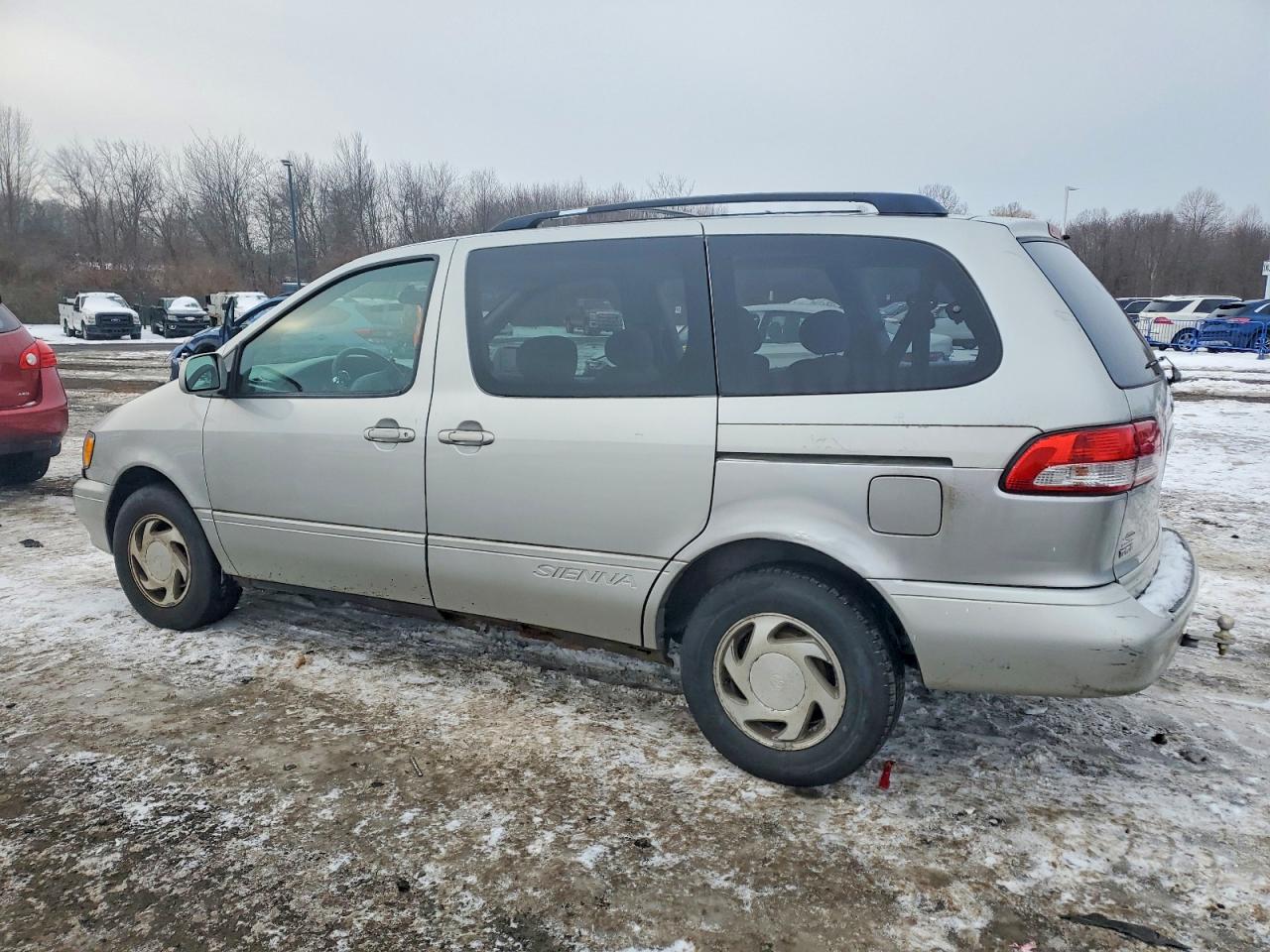 2002 TOYOTA SIENNA LE photo 2