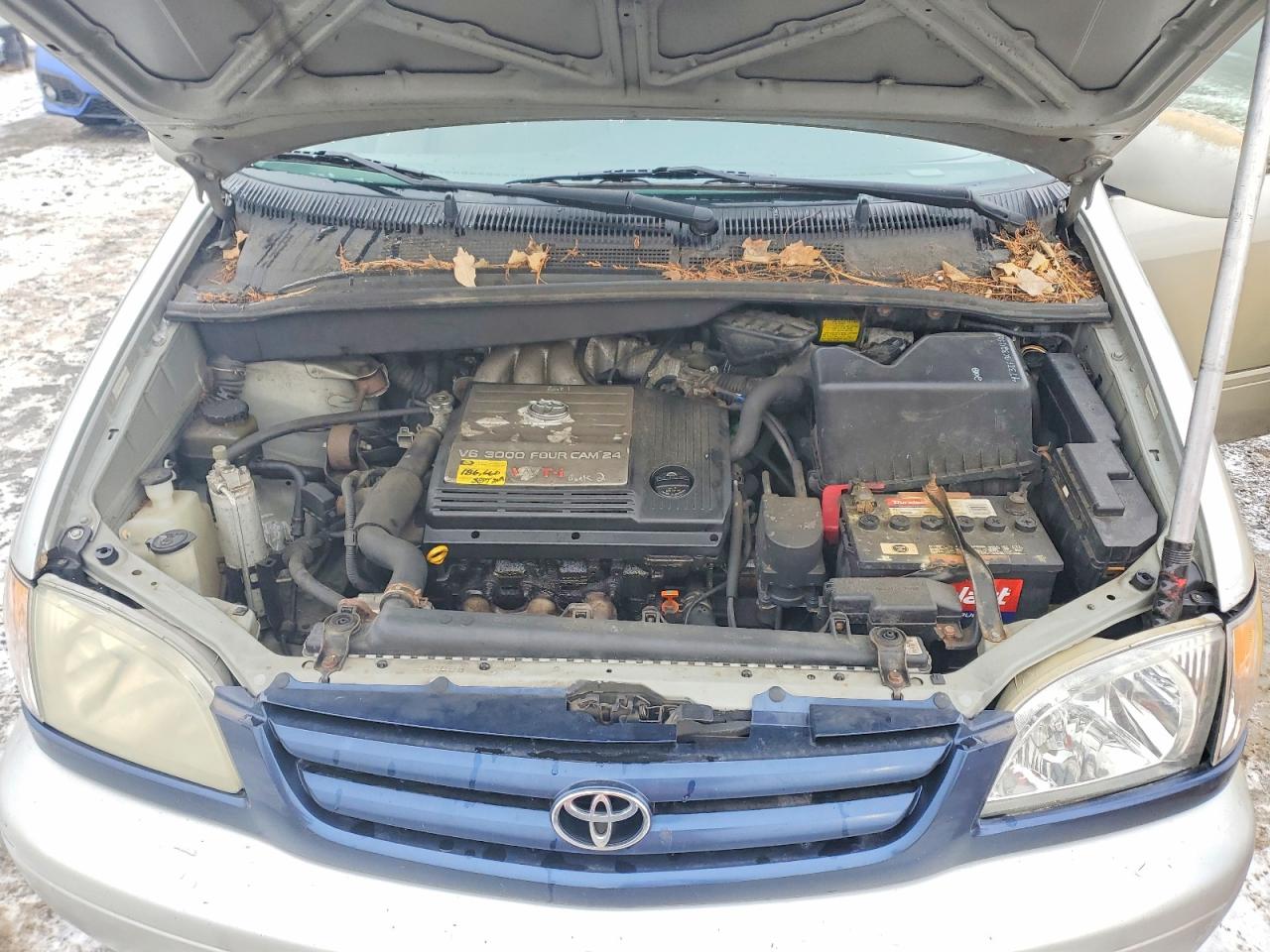 2002 TOYOTA SIENNA LE photo 12