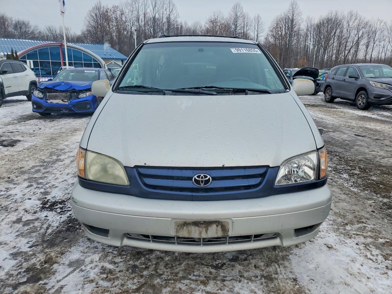 2002 TOYOTA SIENNA LE photo 5