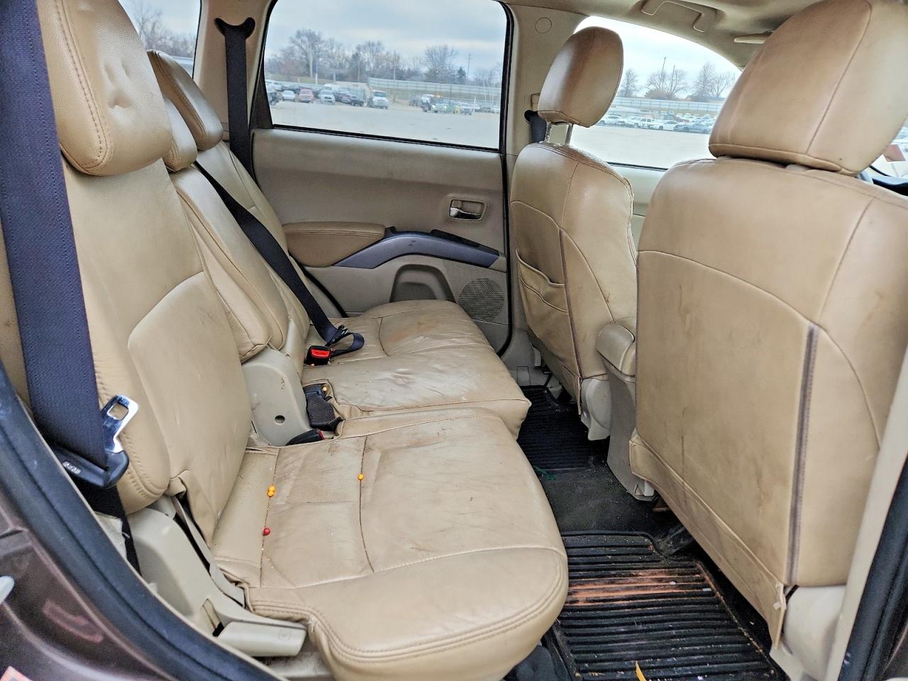 2010 MITSUBISHI OUTLANDER SE photo 21