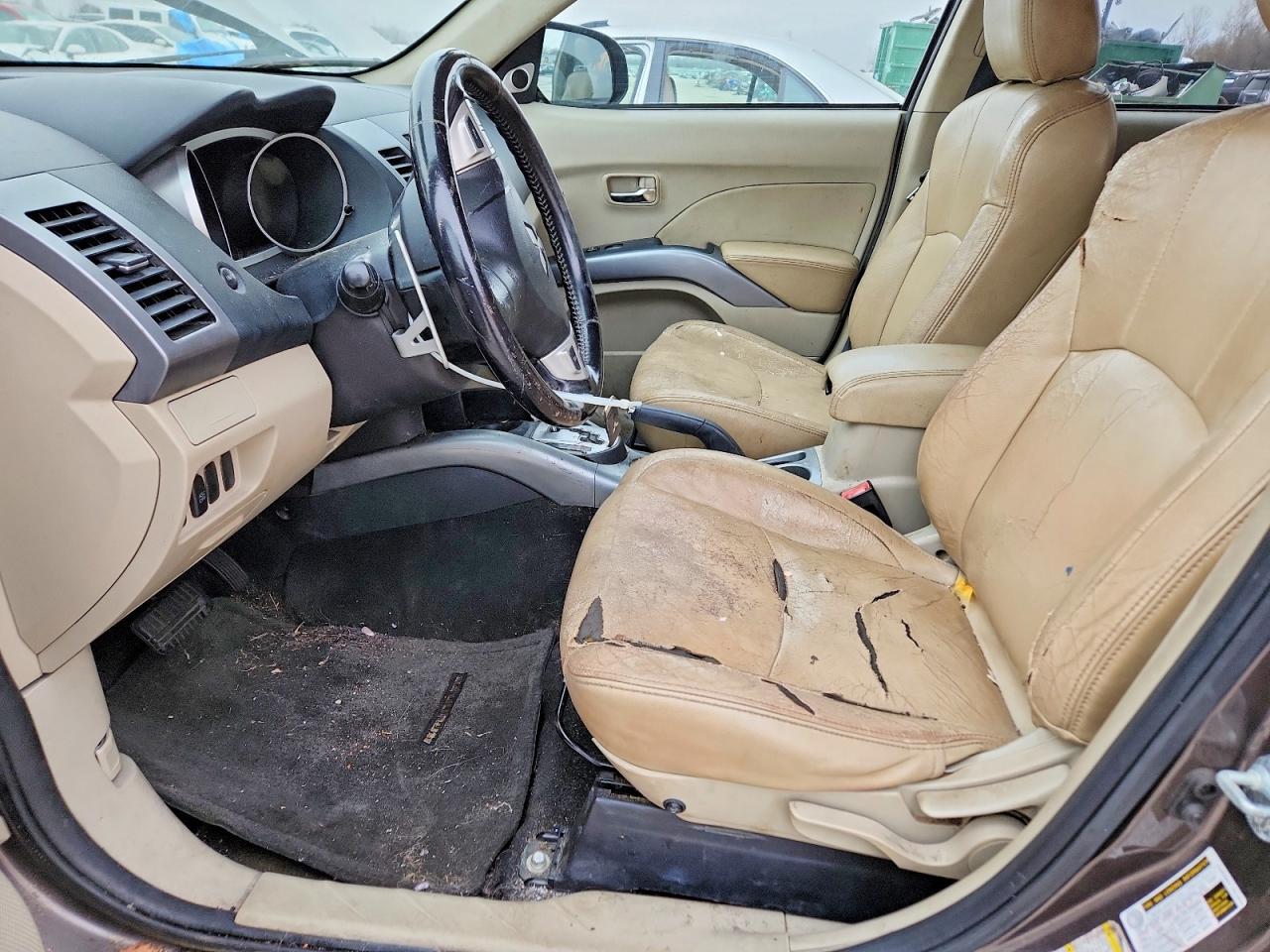 2010 MITSUBISHI OUTLANDER SE photo 13