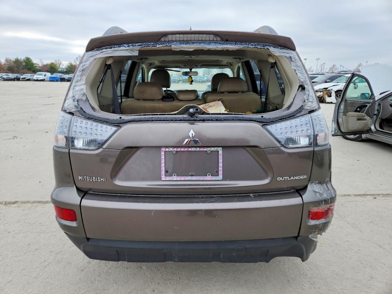2010 MITSUBISHI OUTLANDER SE photo 11