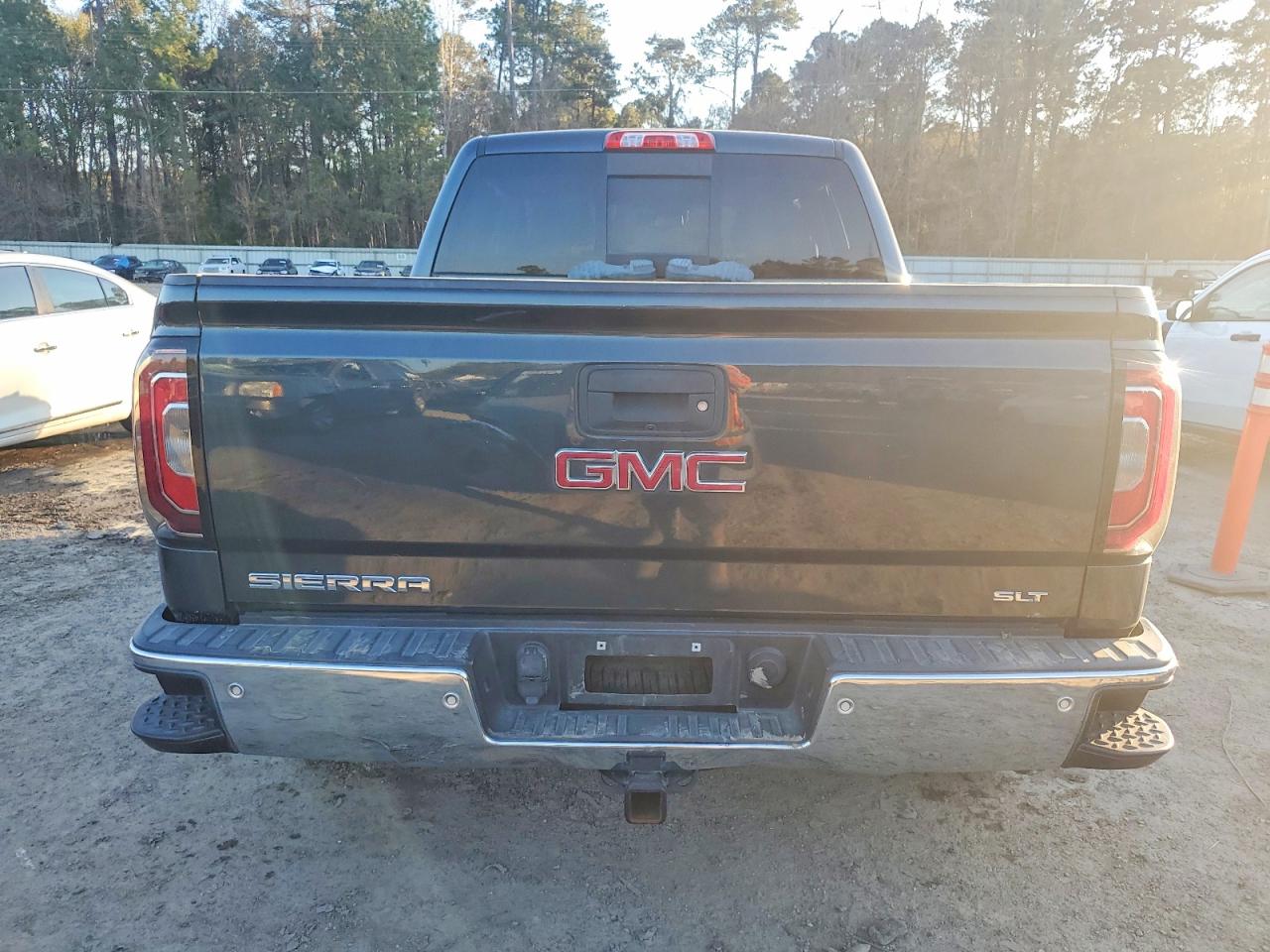 2017 GMC SIERRA K1500 SLT photo 6