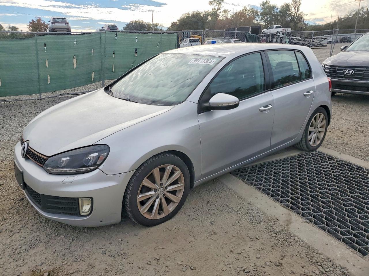 2011 VOLKSWAGEN GOLF
