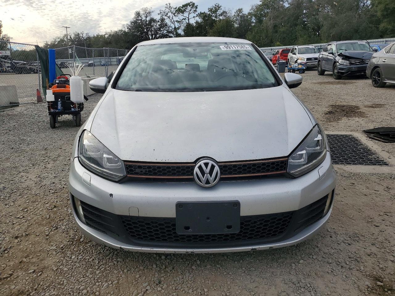 2011 VOLKSWAGEN GOLF photo 5