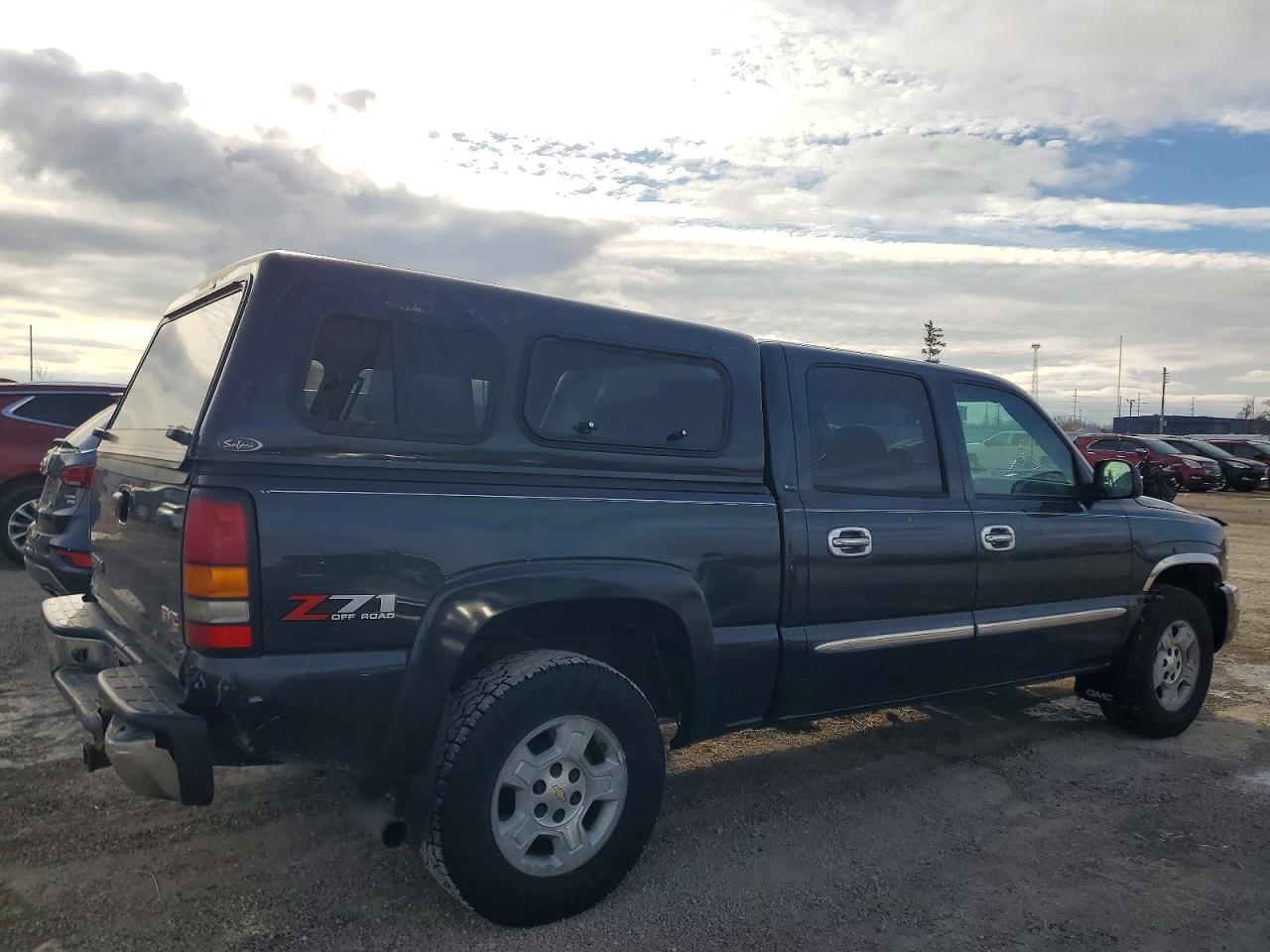 2004 GMC NEW SIERRA K1500 photo 3