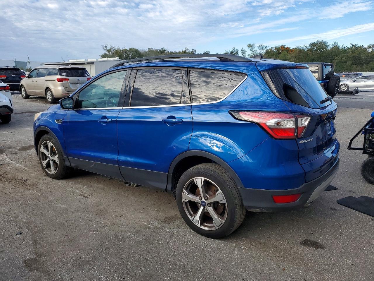 2017 FORD ESCAPE SE photo 2