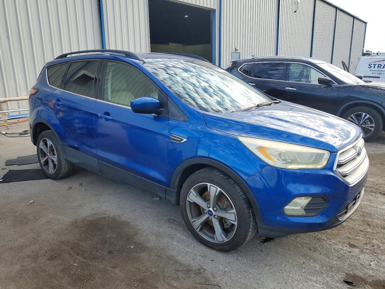 2017 FORD ESCAPE SE photo 4