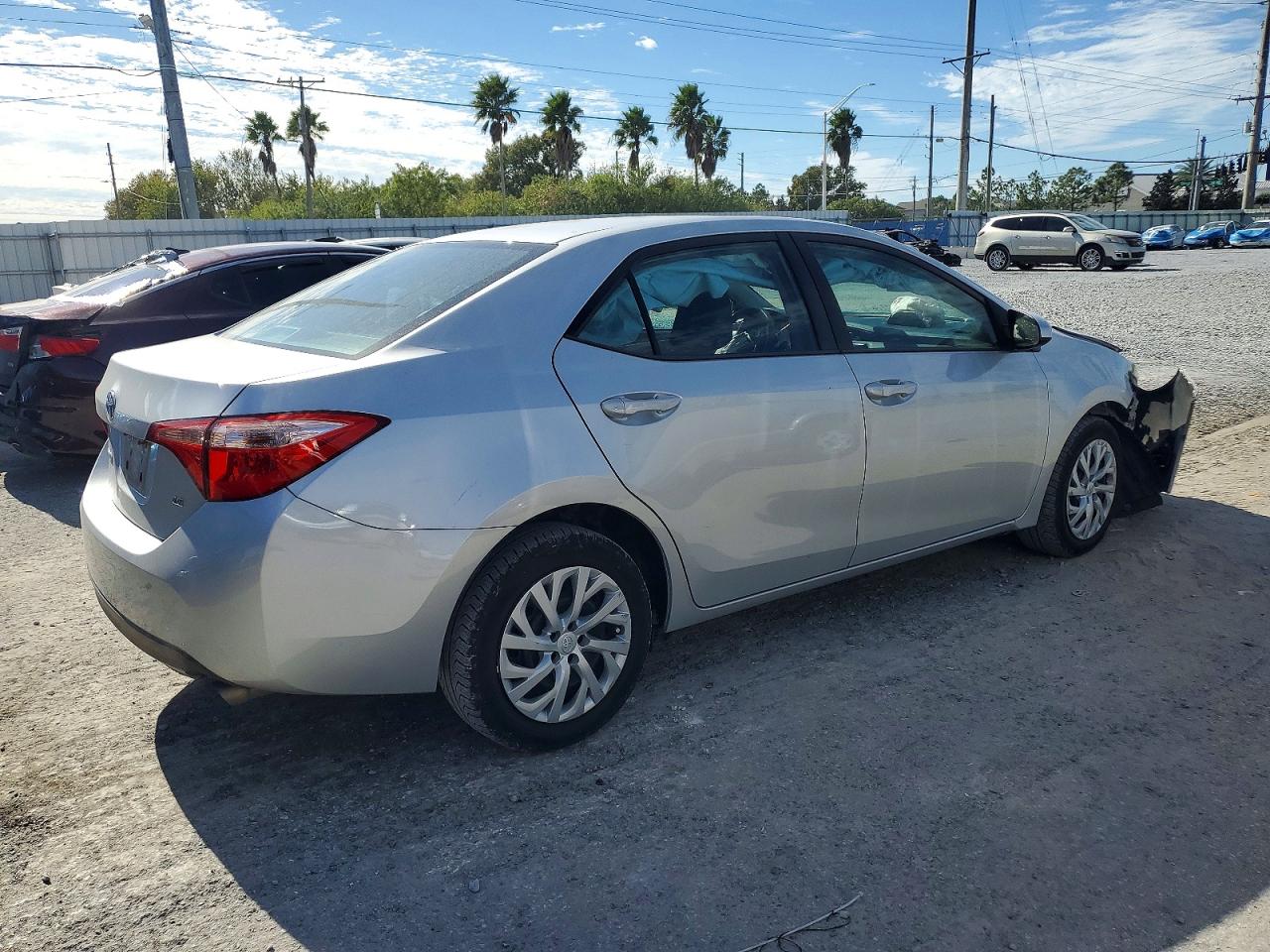 2018 TOYOTA COROLLA L photo 3
