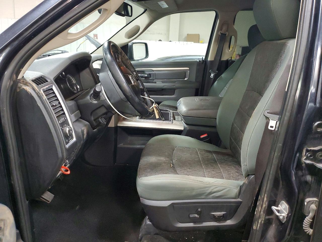 2015 RAM 1500 SLT photo 7