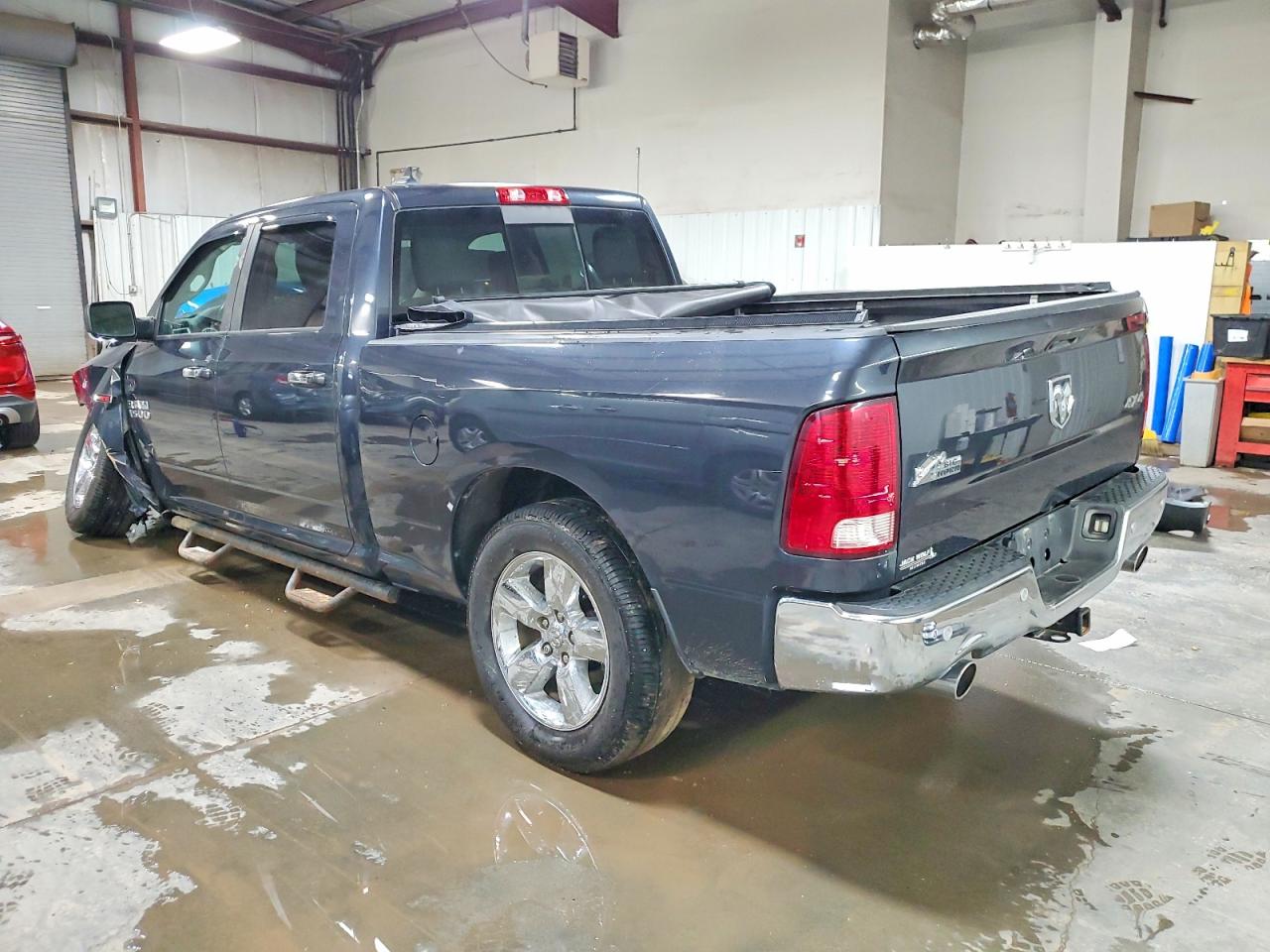 2015 RAM 1500 SLT photo 2