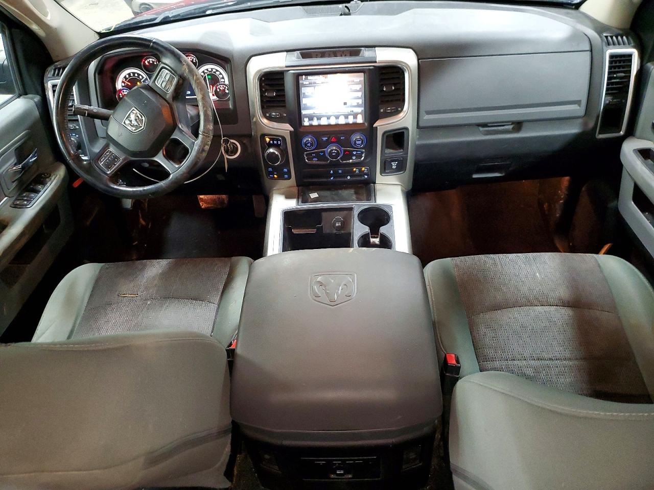 2015 RAM 1500 SLT photo 8