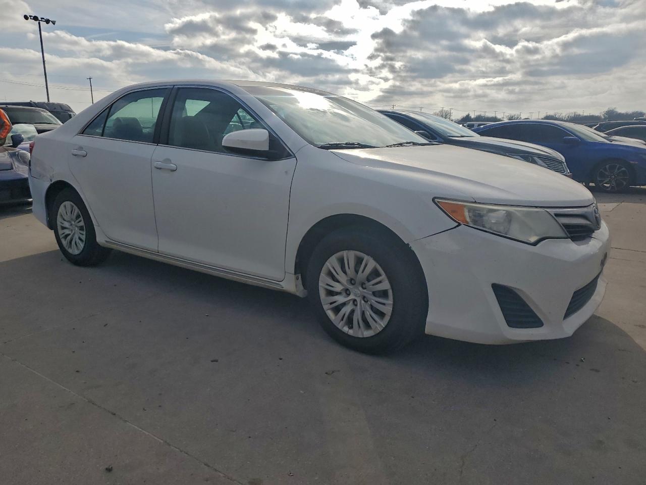 2013 TOYOTA CAMRY L photo 4