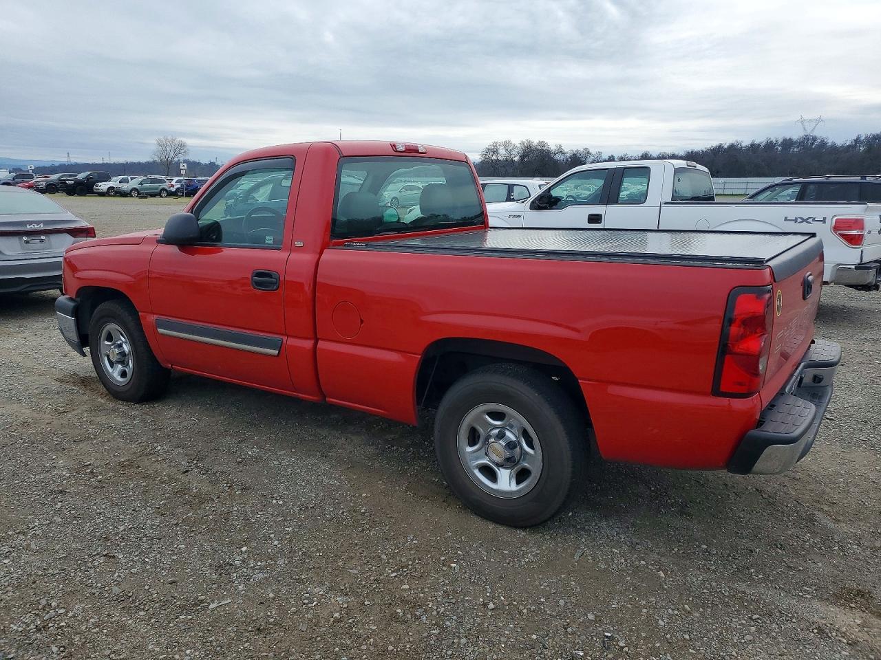 2004 CHEVROLET SILVERADO C1500 photo 2