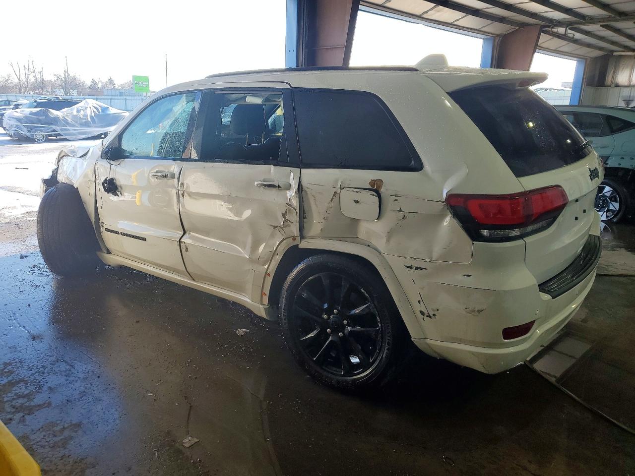 2019 JEEP GRAND CHEROKEE LAREDO photo 2