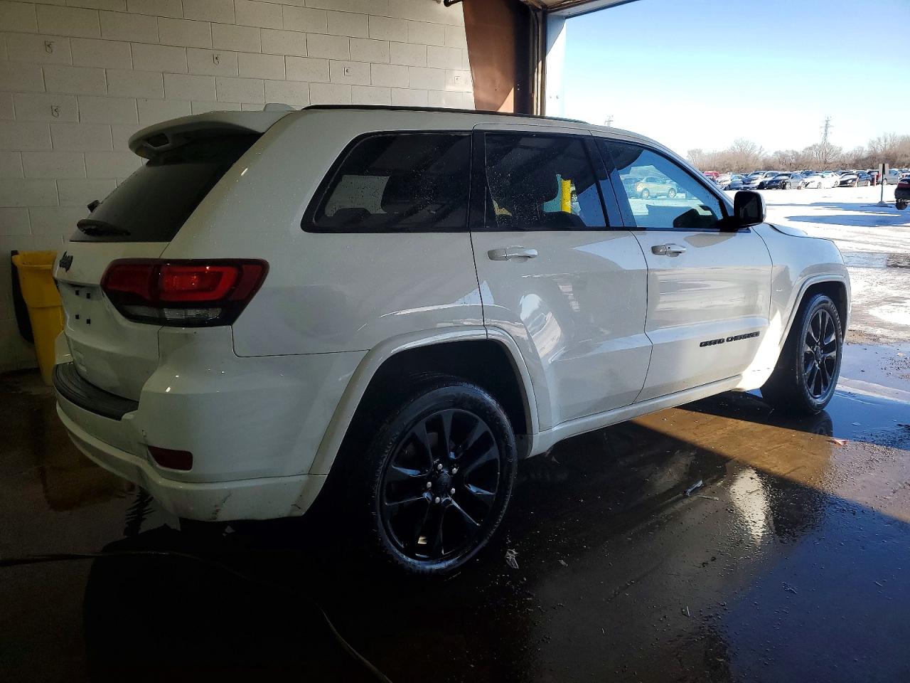 2019 JEEP GRAND CHEROKEE LAREDO photo 3