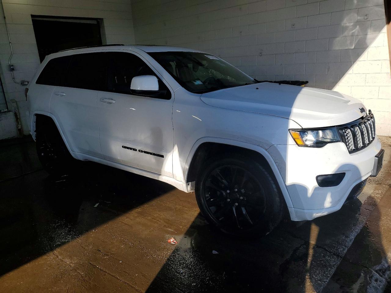 2019 JEEP GRAND CHEROKEE LAREDO photo 4