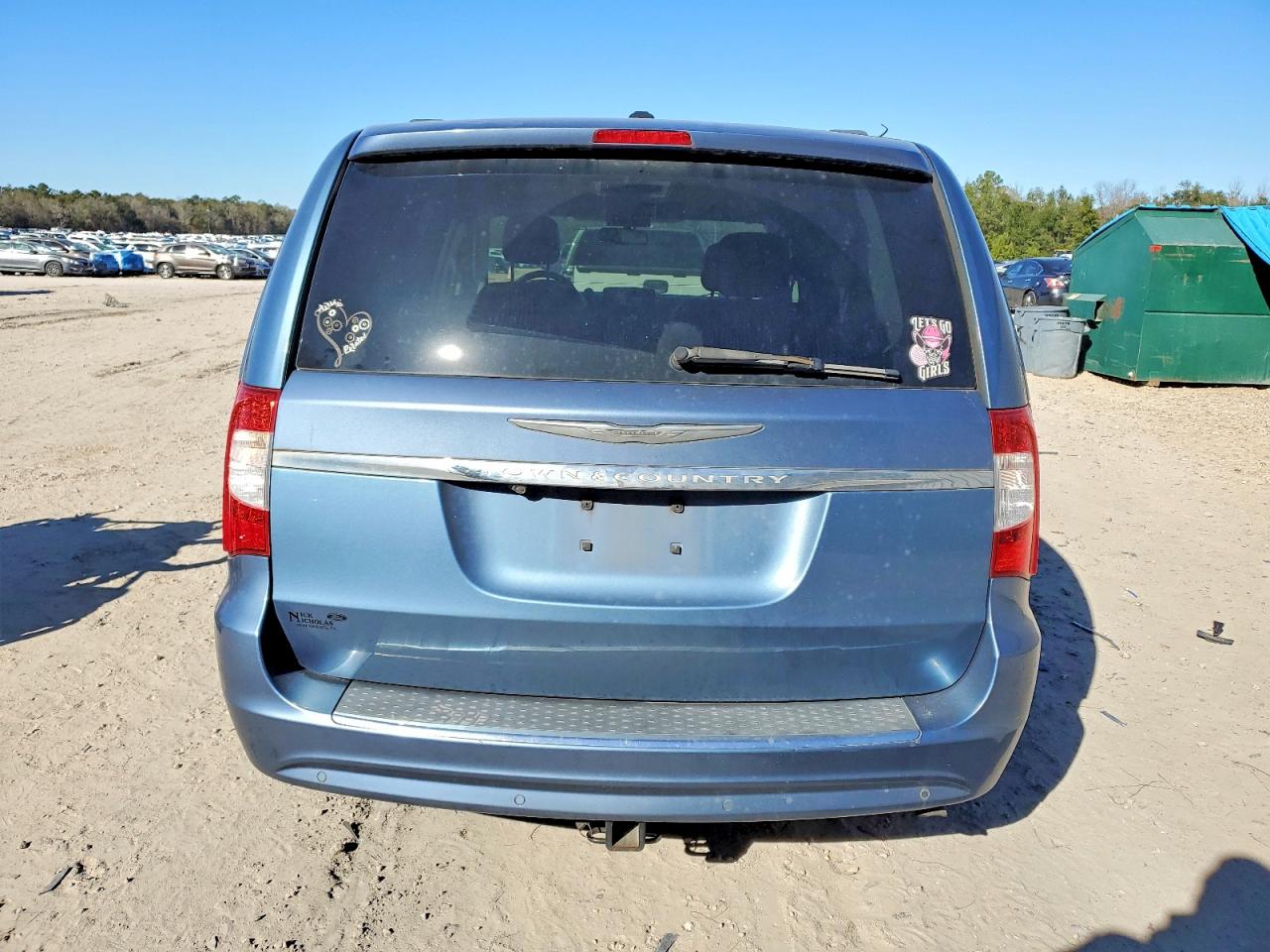2011 CHRYSLER TOWN & COUNTRY TOURING L photo 6