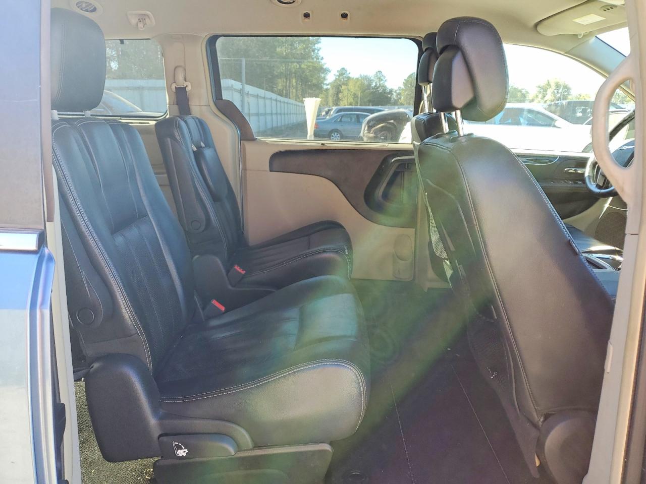 2011 CHRYSLER TOWN & COUNTRY TOURING L photo 11