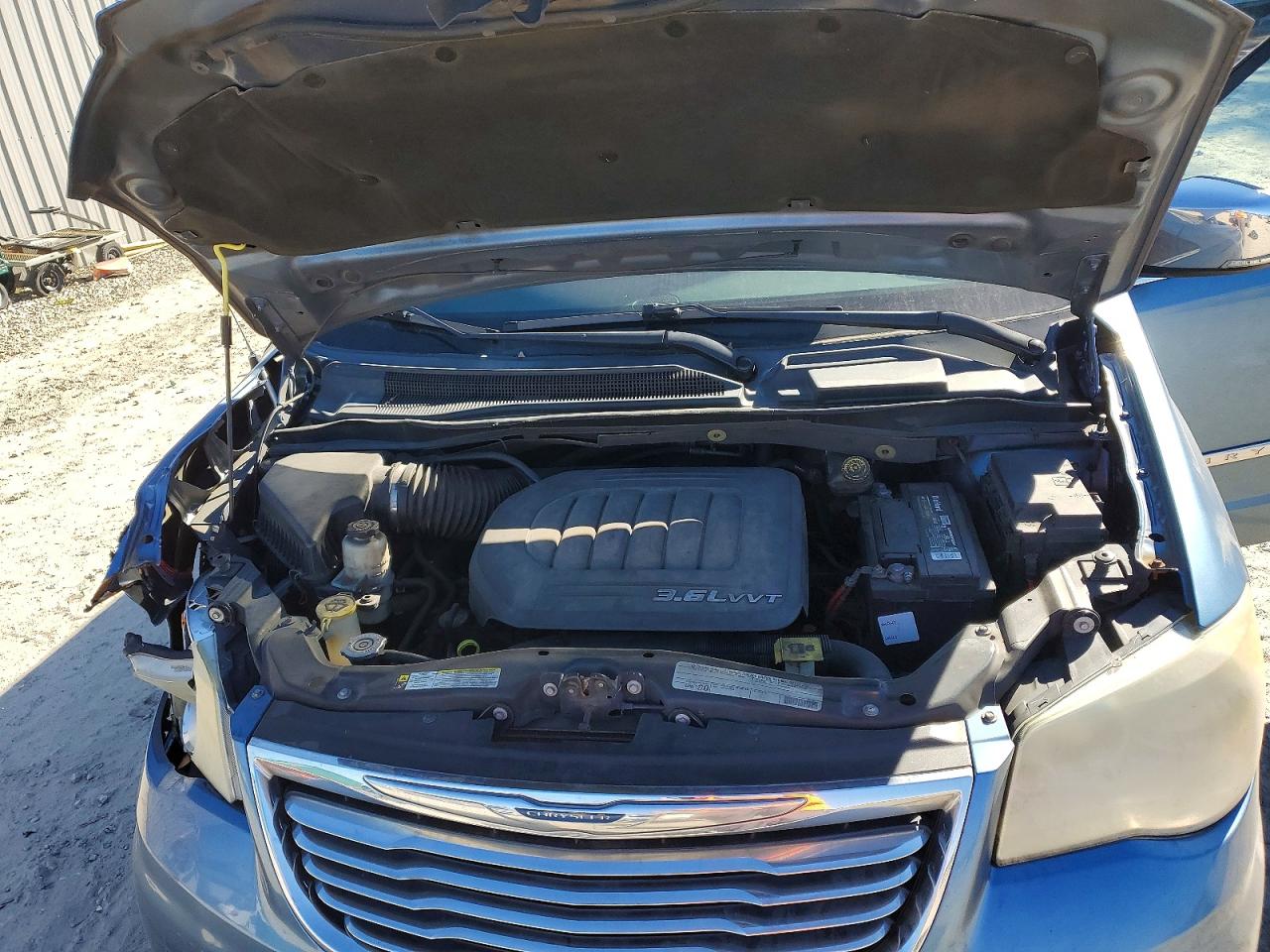 2011 CHRYSLER TOWN & COUNTRY TOURING L photo 12