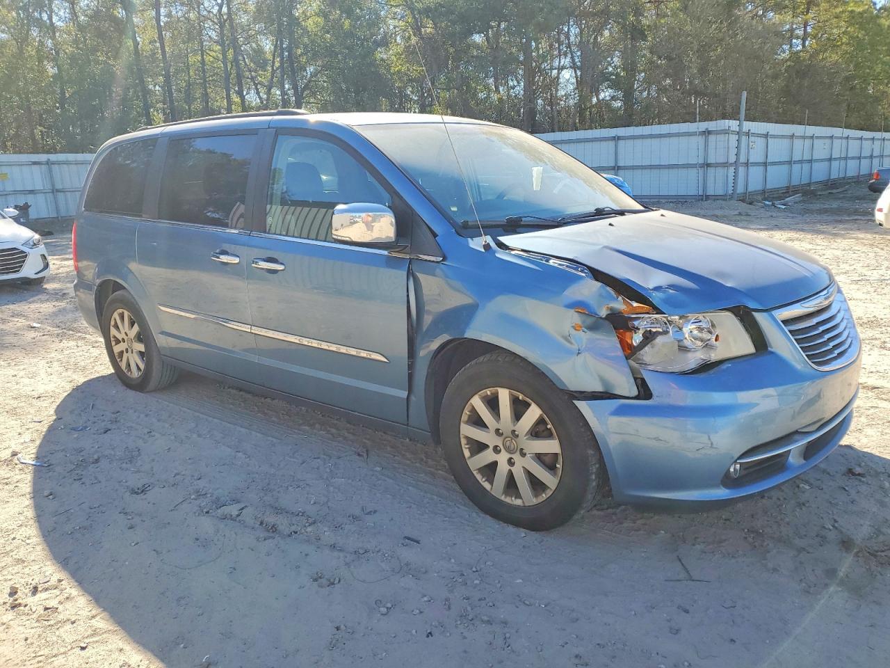 2011 CHRYSLER TOWN & COUNTRY TOURING L photo 4