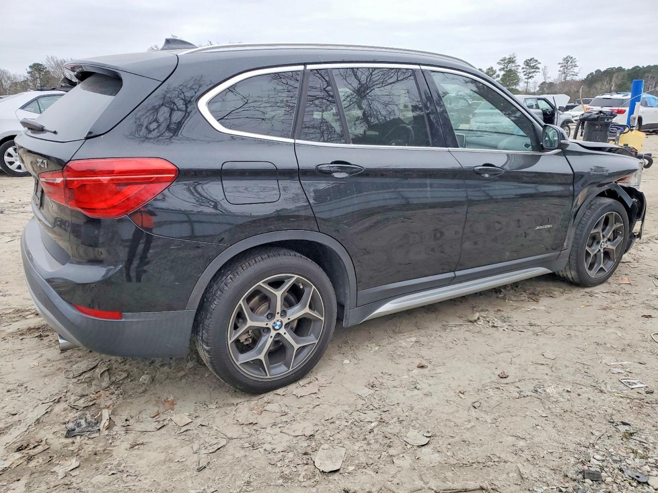 2016 BMW X1 XDRIVE28I photo 3
