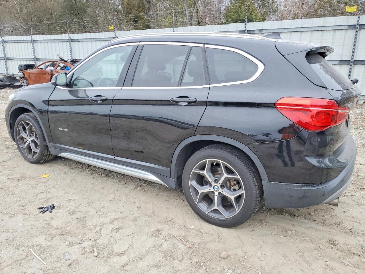 2016 BMW X1 XDRIVE28I photo 2