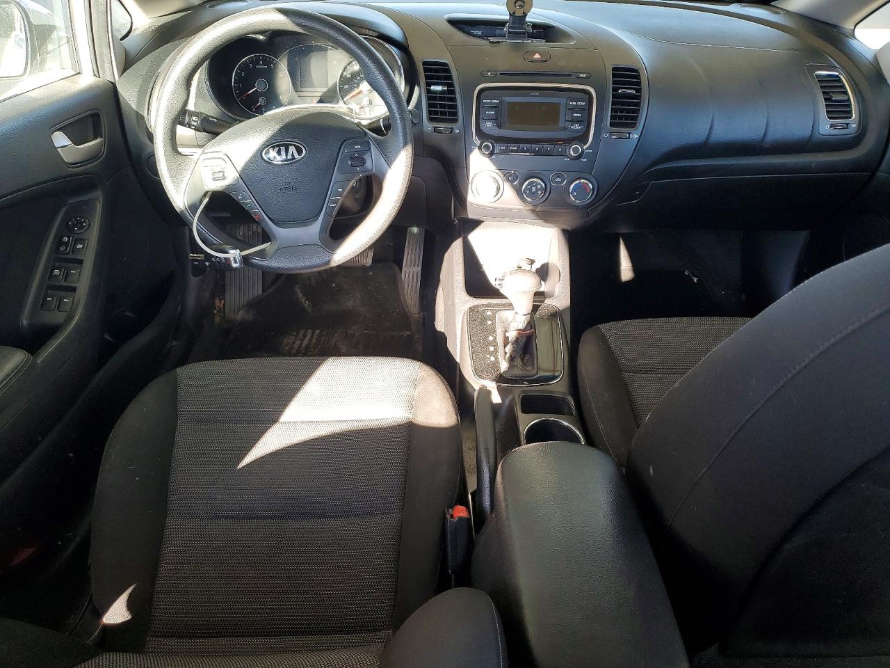 2017 KIA FORTE LX photo 22