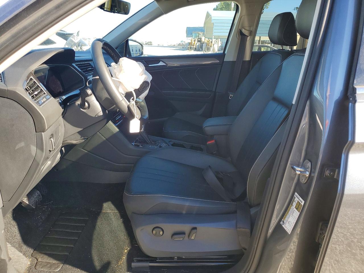 2024 VOLKSWAGEN TIGUAN SE photo 7