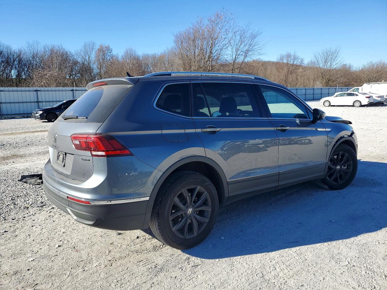 2024 VOLKSWAGEN TIGUAN SE photo 3