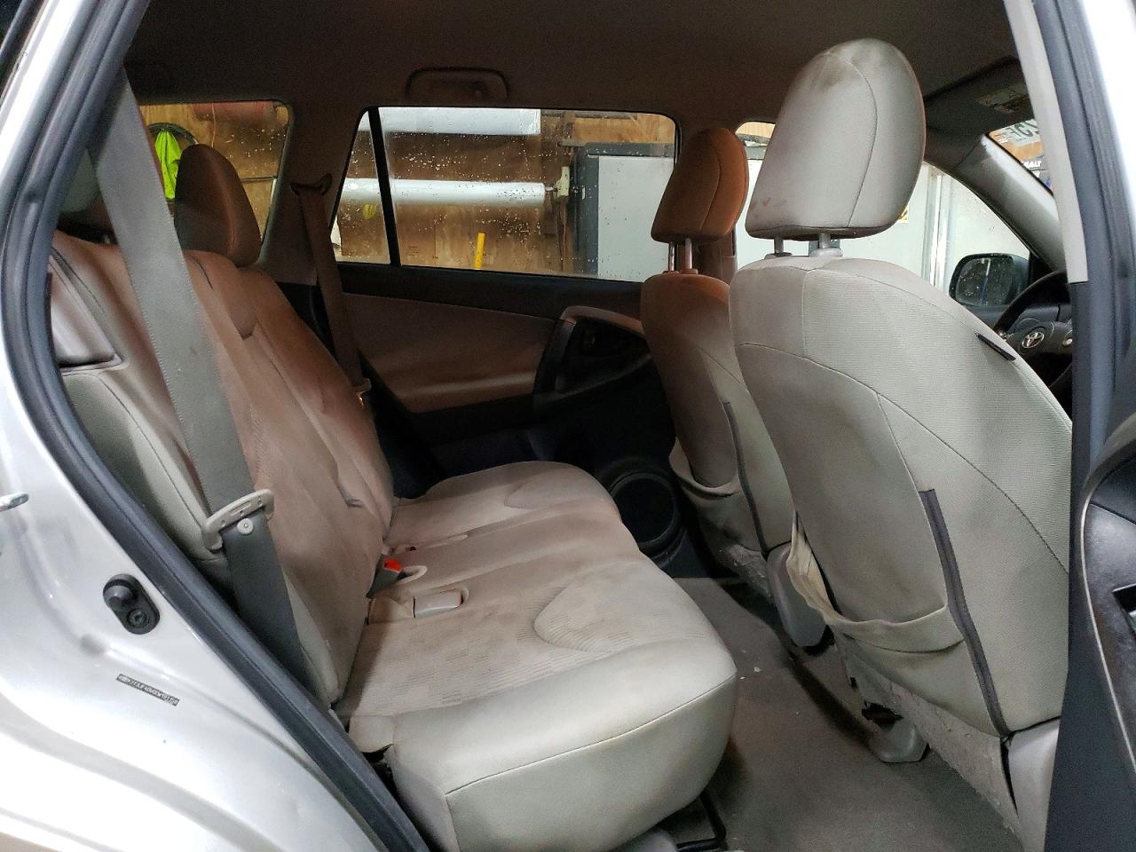 2012 TOYOTA RAV4 photo 11