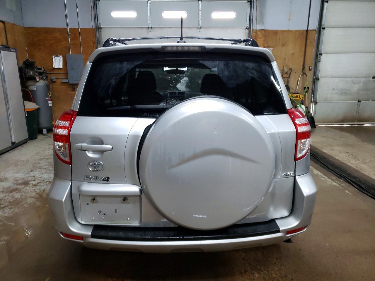 2012 TOYOTA RAV4 photo 6