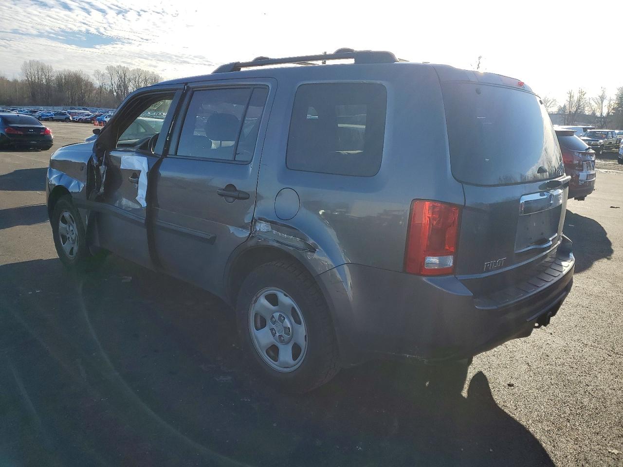 2015 HONDA PILOT LX photo 2