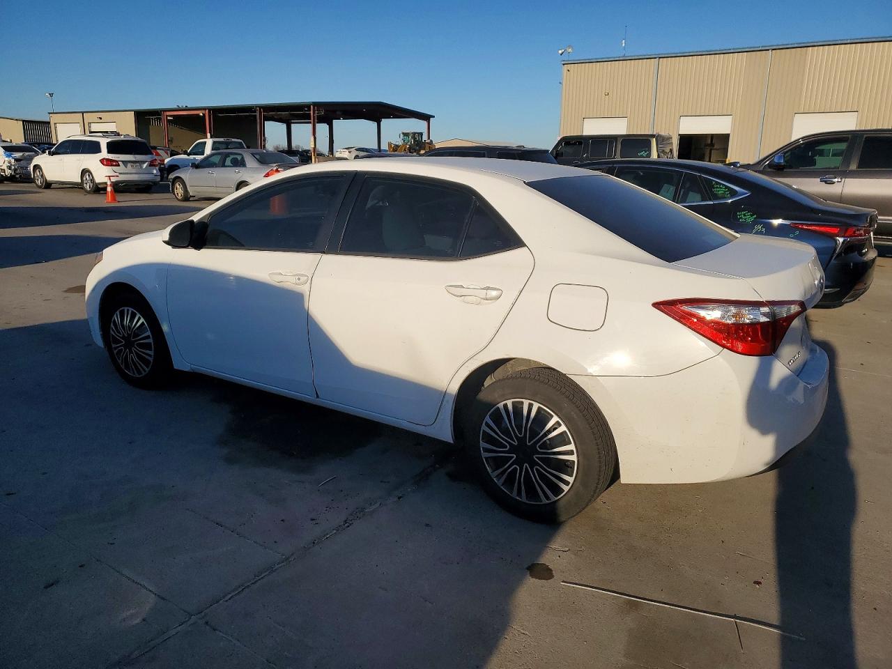 2015 TOYOTA COROLLA LE photo 2